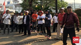 Massa Demo di Balkot Tuntut Anies Transparan Anggaran DKI