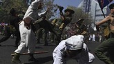 Acara Parade Juang Surabaya 2019 ini berlangsung sejak pukul tujuh pagi hingga pukul 11 siang. (ANTARA FOTO/Zabur Karuru)