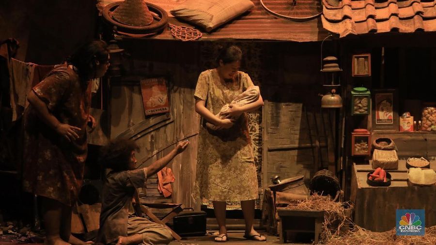 Lakon J.J Sampah-Sampah Kota ini berkisah tentang sepasang suami istri bernama Jian dan Juhro yang hidup di sebuah gubuk di kolong jembatan.