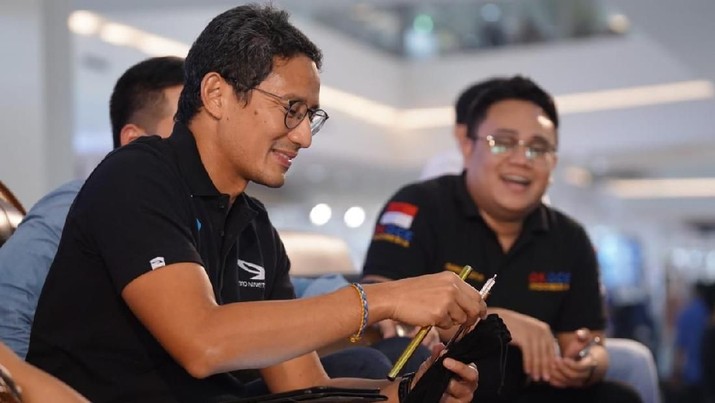 Bukan Berandai! Sandi Sebut Robot akan Ubah Hidup Manusia Sandiaga Uno mengatakan teknologi di era industri 4.0 pastinya ada dampak pada sektor tenaga kerja.