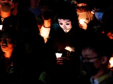 Demo Telan Korban Mahasiswa, Ribuan Warga Hong Kong Berduka