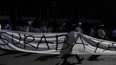 Sebanyak tiga ribu peserta meramaikan Parade Surabaya Juang 2019 dengan mengambil tema Wira Bangsa yang berarti pahlawan bangsa. (ANTARA FOTO/Zabur Karuru)
