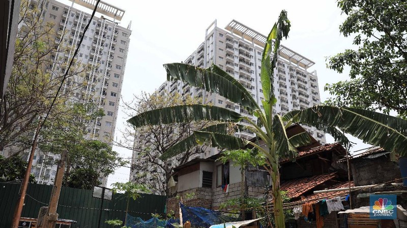 Kampung Cawang terimpit pembangunan apartemen baru di wilayah tersebut.