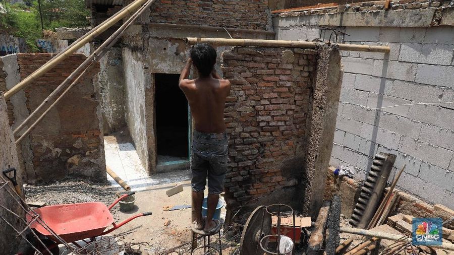 Kampung Cawang terimpit pembangunan apartemen baru di wilayah tersebut.