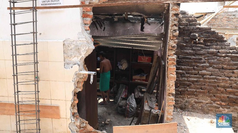 Kampung Cawang terimpit pembangunan apartemen baru di wilayah tersebut.