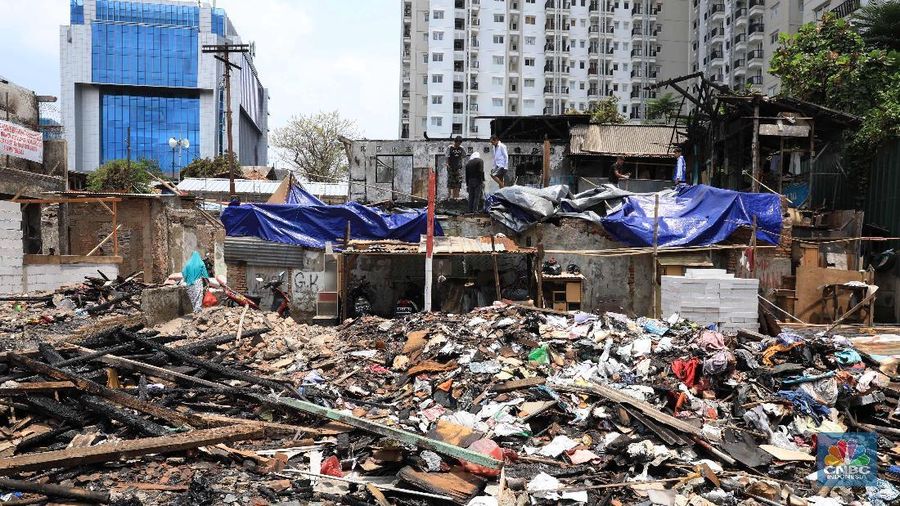 Kampung Cawang terimpit pembangunan apartemen baru di wilayah tersebut.
