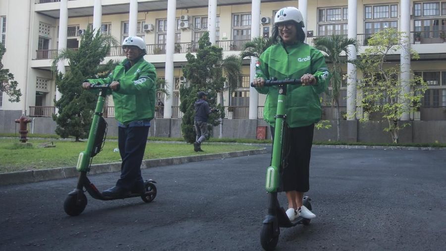 Simak Baik-Baik! Cara Aman Mengendarai GrabWheels