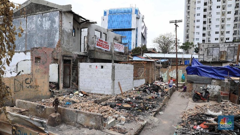 Kampung Cawang terimpit pembangunan apartemen baru di wilayah tersebut.