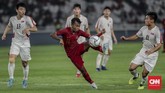 Di awal babak kedua pelatih Timnas Indonesia U-19 Fakhri Husaini memasukkan penyerang Mochammad Supriadi yang membuat serangan Garuda Nusantara semakin agresif. (CNN Indonesia/Bisma Septalisma)