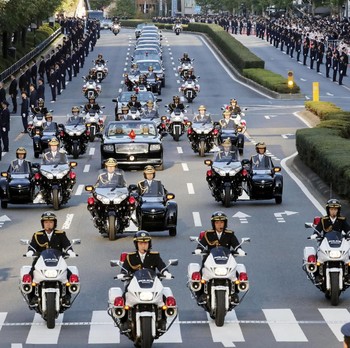 Melihat Parade Penobatan Kaisar Baru Jepang Naruhito