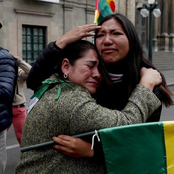 Presiden Morales Mundur, Warga Bolivia Rayakan Kemenangan