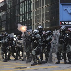 Ketakutan Landa Hong Kong, Bank Pulangkan Staf Lebih Cepat