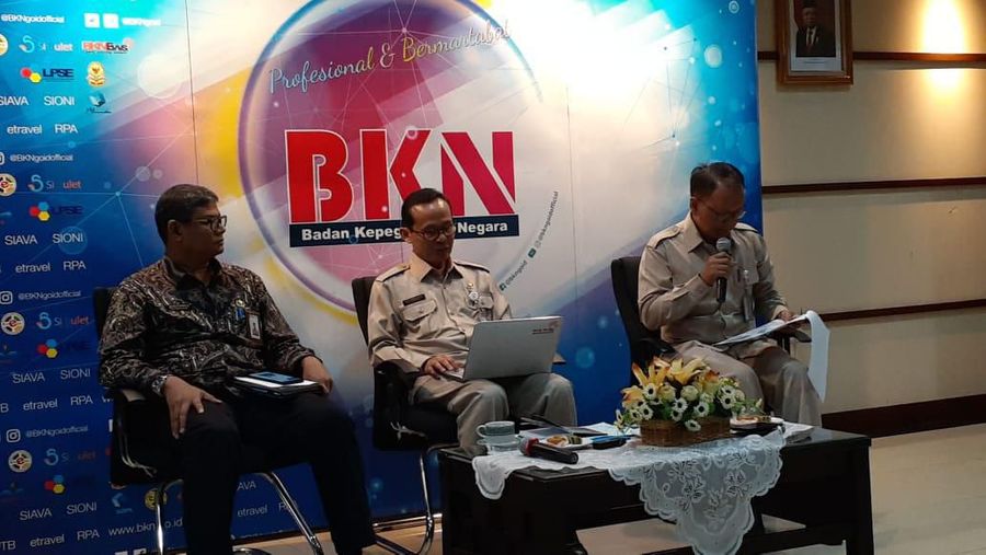Badan Kepegawaian Negara (BKN) menjelaskan bahwa pendaftaran calon pegawai negeri sipil (CPNS) 2019 baru akan dimulai pada pukul 23:11 WIB