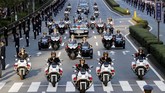 Deretan mobil dan motor 'mewah' menghiasi parade bersejarah di Jepang. (Masanori Takei/Kyodo News via AP)