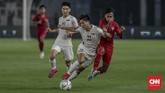Kecepatan Mochammad Supriadi membuat lini pertahanan Korea Utara U-19 kesulitan dan sering melakukan pelanggaran. (CNN Indonesia/Bisma Septalisma)