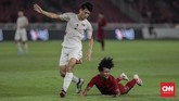 Momen penting bagi Timnas Indonesia U-19 terjadi pada menit ke-61 setelah wasit Mahmood Al-Majarafi menunjuk titik putih setelah Bagus Kahfi dijatuhkan di kotak penalti Korea Utara U-19. (CNN Indonesia/Bisma Septalisma)