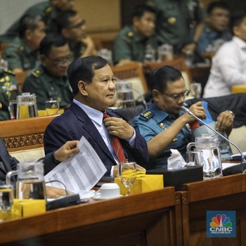 Begini Gaya Menhan Prabowo Dalam Rapat Pertama dengan DPR RI
