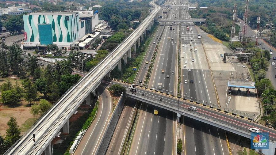 Suasana Stasiun kereta ringan (light rail transit/LRT) Jakarta-Bogor-Depok-Bekasi (Jabodebek) di Kawasan Cibubur, Jawa Barat, Selasa (12/11/2019).  (CNBC Indonesia/Andrean Kristianto)