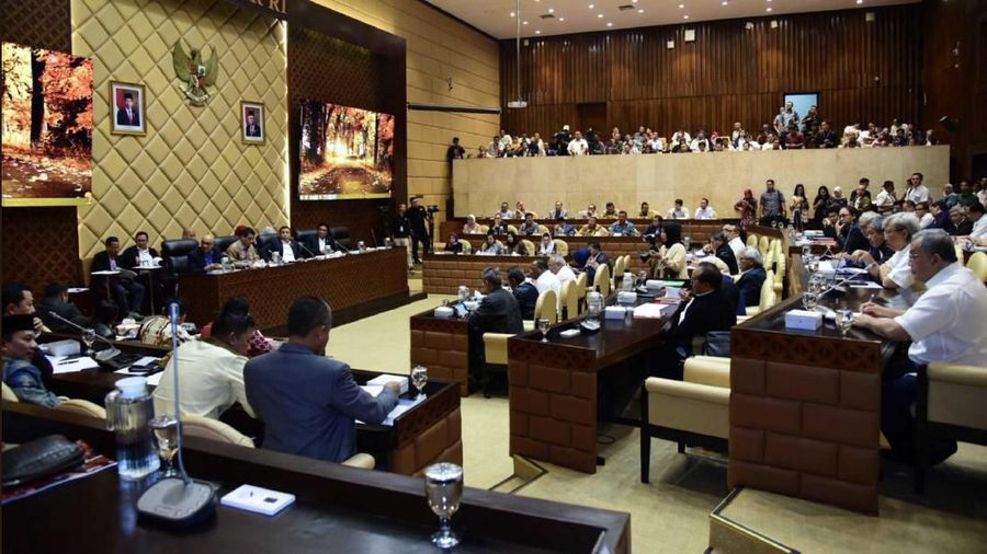 Komisi V DPR Rapat Kerja dengan Menteri PUPR Pekerjaan Umum dan Perumahan Rakyat Basuki Hadimuljono  terkait Penyampaian Renstra dan Program Kerja Pemerintah 5 Tahun Kedepan, Evaluasi Pelaksanaan Anggaran K/L Ta. 2019 dan Program Legislasi Nasional, Selasa, 12 November 2019. (Twitter DPR_RI)