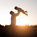 Besok Hari Ayah Nasional, Tapi Beda Ya dari Hari Ayah Sedunia