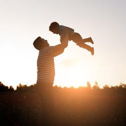 Besok Hari Ayah Nasional, Tapi Beda Ya dari Hari Ayah Sedunia