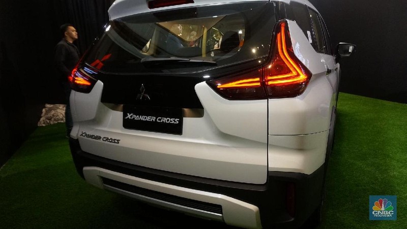 Mobil Xpander Cross ini merupakan gabungan dari karakter kendaraan khas multi purpose vehicle (MPV) dengan kendaraan sport utility vehicle (SUV).