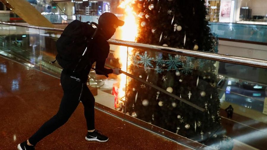 Hong Kong Masih Panas