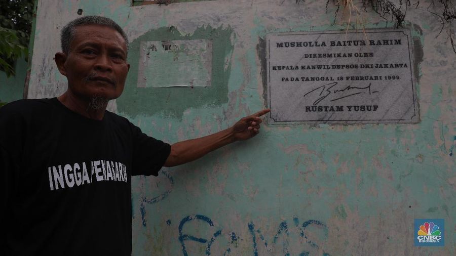 Dahulu, orang Vietnam masuk sekitar tahun 1976 hingga 1977 dan tidak lama kemudian atau sekitar tahun 1981 keluar meninggalkan kampung dukuh.