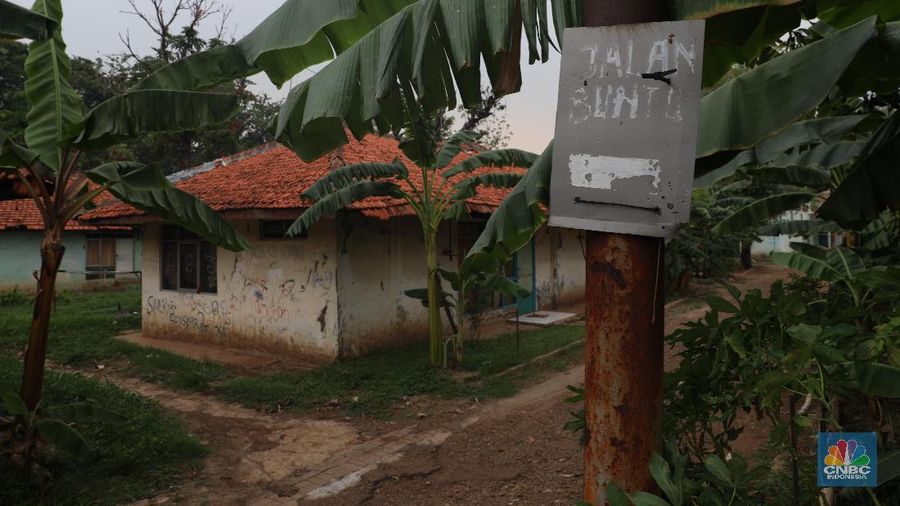 Dahulu, orang Vietnam masuk sekitar tahun 1976 hingga 1977 dan tidak lama kemudian atau sekitar tahun 1981 keluar meninggalkan kampung dukuh.