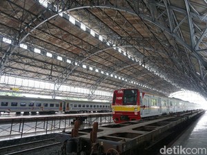 KRL juga Terdampak Banjir Rob di Jakut, 6 Perjalanan Dibatalkan