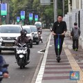 Skuter Listrik Dapat 'Lampu Hijau', Boleh di Trotoar?