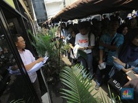 Demi Ikut CPNS, Ratusan Orang Rela Antre Buat SKCK