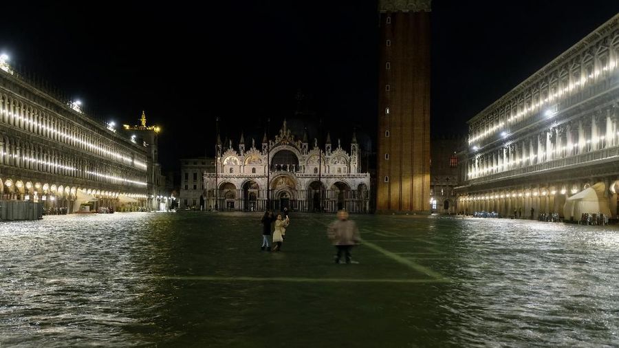 Venesia diperkirakan akan tenggelam dalam waktu satu abad lagi. Terutama bila pemanasan global tidak dibendung.