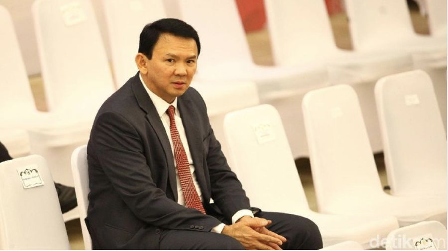 Dunia maya sedang ribut membicarakan tentang Basuki Tjahaja Purnama alias Ahok setelah kepergok berada di Kementerian BUMN.