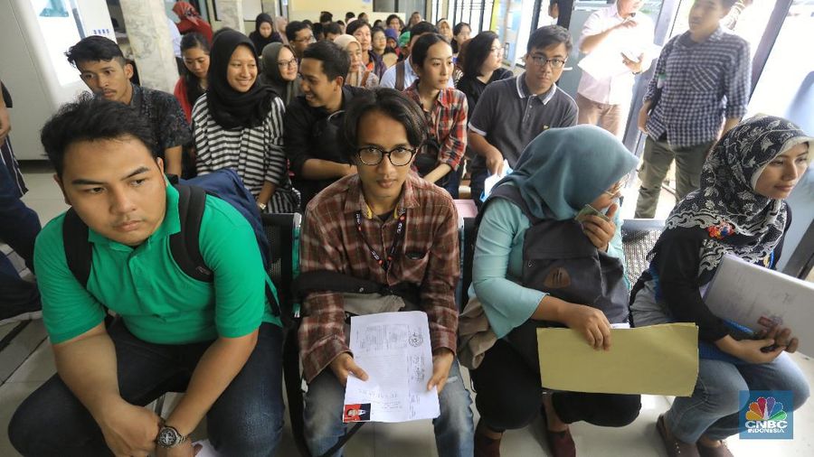 Badan Kepegawaian Negara (BKN) mencatat bahwa sudah ada sekitar 2,4 uta pelamar untuk yang mengikuti seleksi CPNS