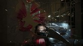 Dalam foto tertanggal 16 Oktober 2019, seoraong pedemo Hong Kong bernama K.C, berpose di belakang kaca pecah ketika proyektor menampilkan sebuah gambar kerusuhan yang terjadi belakangan ini. (AP Photo/Felipe Dana)