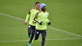 Ribut dengan Gomez, Sterling Dicoret dari Timnas Inggris