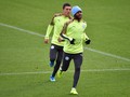 Ribut dengan Gomez, Sterling Dicoret dari Timnas Inggris