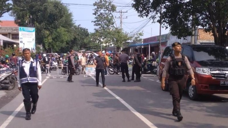 Saat ini polisi masih melakukan penyelidikan pasca peristiwa. Tim Inafis juga terpantau sudah tiba di Polrestabes Medan.