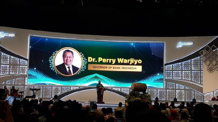 Gubernur Bank Indonesia (BI) Perry Warjiyo mengatakan ada lima jurus yang disarkan BI untuk mempercepat perkembangan ekonoi dan keuangan syariah.