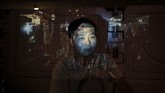 Dalam foto tertanggal 16 Oktober 2019, pedemo di Hong Kong bernama Wong Ho berpose saat sebuah proyektor menampilkan foto barikade dalam kerusuhan yang terjadi di Hong Kong baru-baru ini. (AP Photo/Felipe Dana)