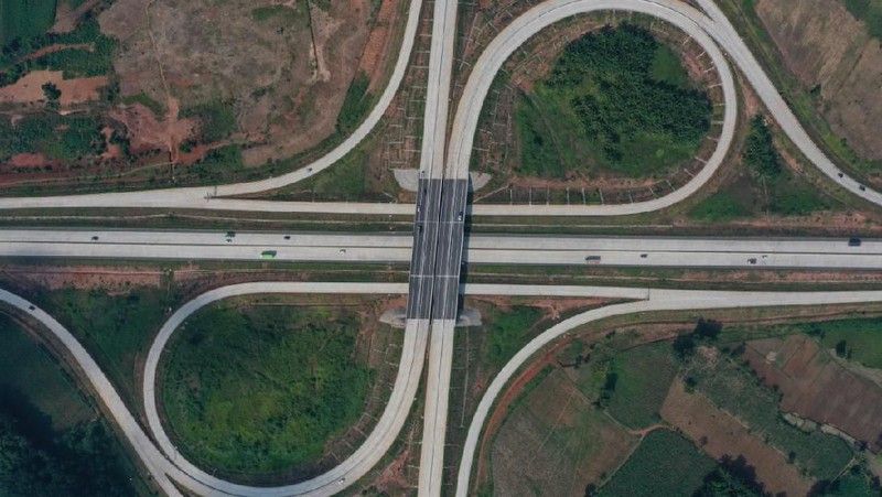 Rekor Pembangunan Tol Terpanjang dengan Memakan waktu pembangunan kurang dari 2,5 tahun.