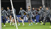 Para pemain timnas Jerman melakukan lari-lari kecil di sesi latihan. Jerman saat ini berstatus tiga kali juara Eropa. (AP Photo/Martin Meissner)