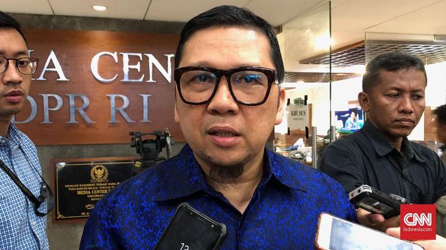 DPR Sebut Perppu Penundaan Pilkada Harus Terbit Akhir April