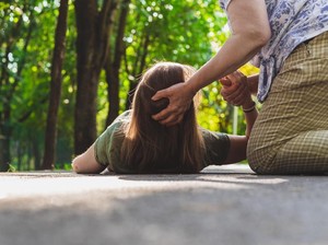 Pantangan Olahraga bagi Pasien Epilepsi: Panjat Tebing-Paralayang