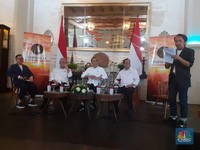 Bukan Koran, Jokowi Baca Berita Online & Sosial Media
