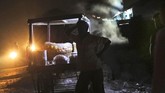 Pada 2008, anak perusahaan Coal India, Bharat Coking Coal Ltd. Memulai program relokasi terhadap 53.400 keluarga yang menghuni daerah terdampak kebakaran pada 2021. (AP Photo/Aijaz Rahi)