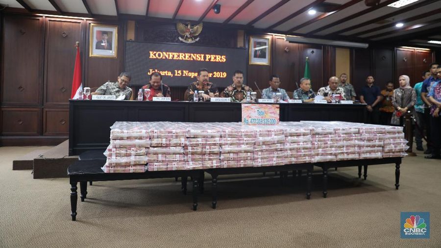 Atas perbuatannya itu, negara merugi hingga Rp 477 miliar.