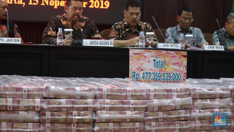 Atas perbuatannya itu, negara merugi hingga Rp 477 miliar.