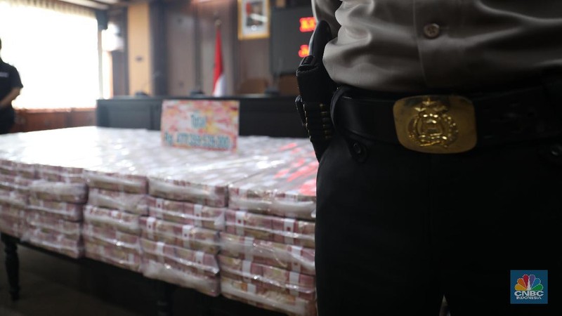 Atas perbuatannya itu, negara merugi hingga Rp 477 miliar.